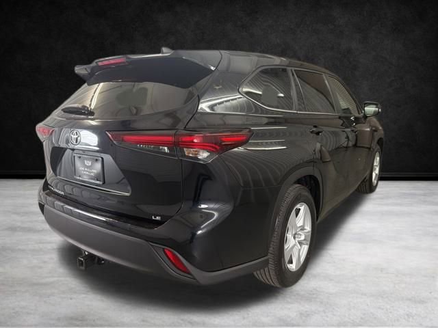 Used 2024 Toyota Highlander LE image 7