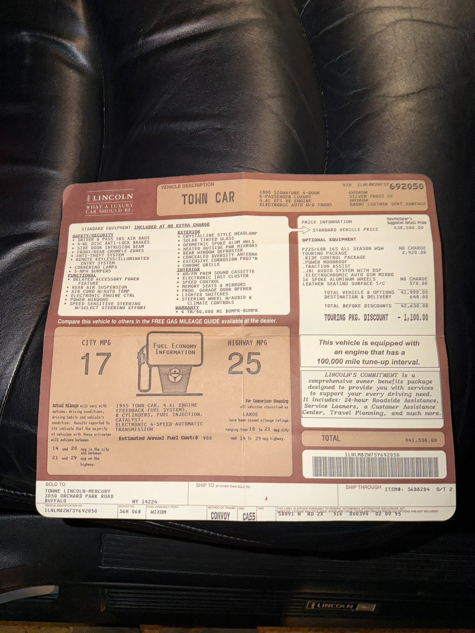 Used 1995 Lincoln Town Car Signature image 17