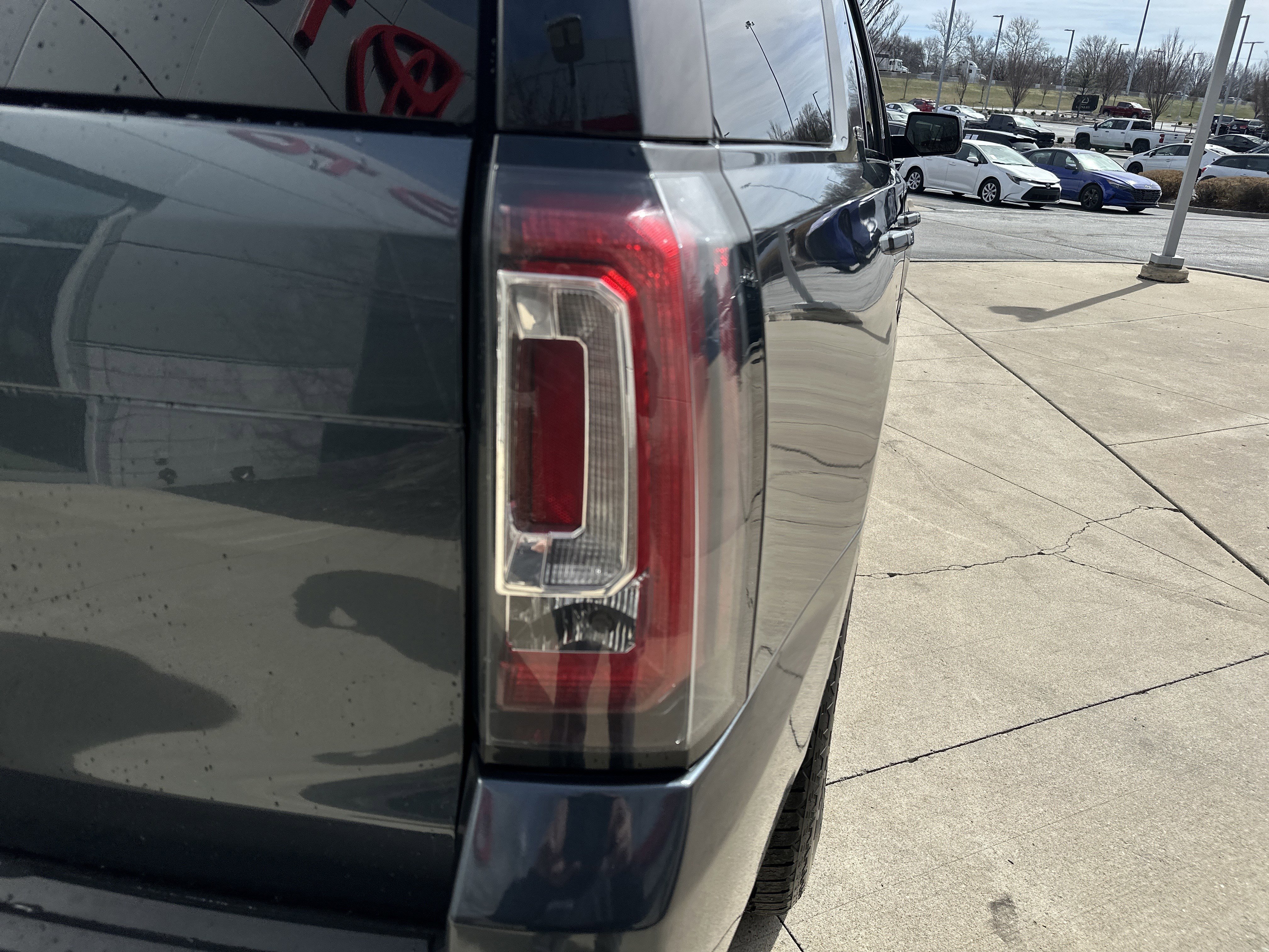 Used 2020 GMC Yukon SLT w/ Open Road Package image 12