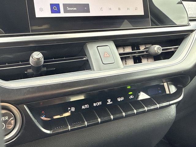 Used 2024 Lexus UX 250h AWD image 18