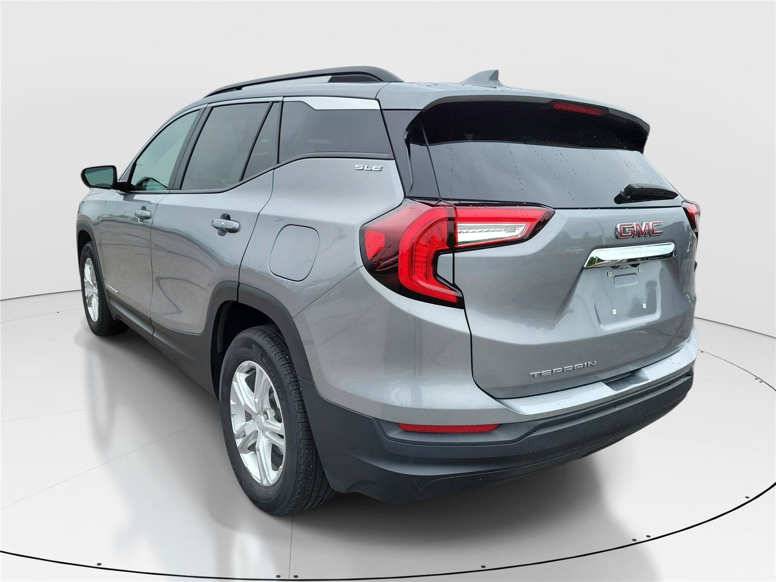 Used 2023 GMC Terrain SLE w/ Driver Convenience Package FWD image 3