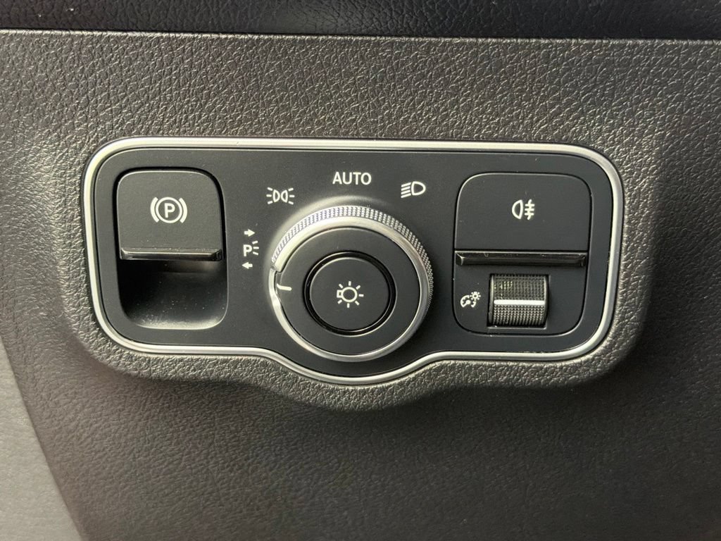 Used 2022 Mercedes-Benz GLB 35 AMG 4MATIC image 31