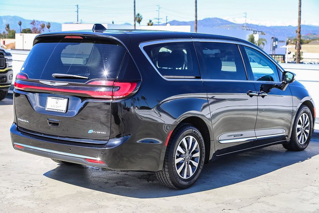 Used 2023 Chrysler Pacifica Limited image 9