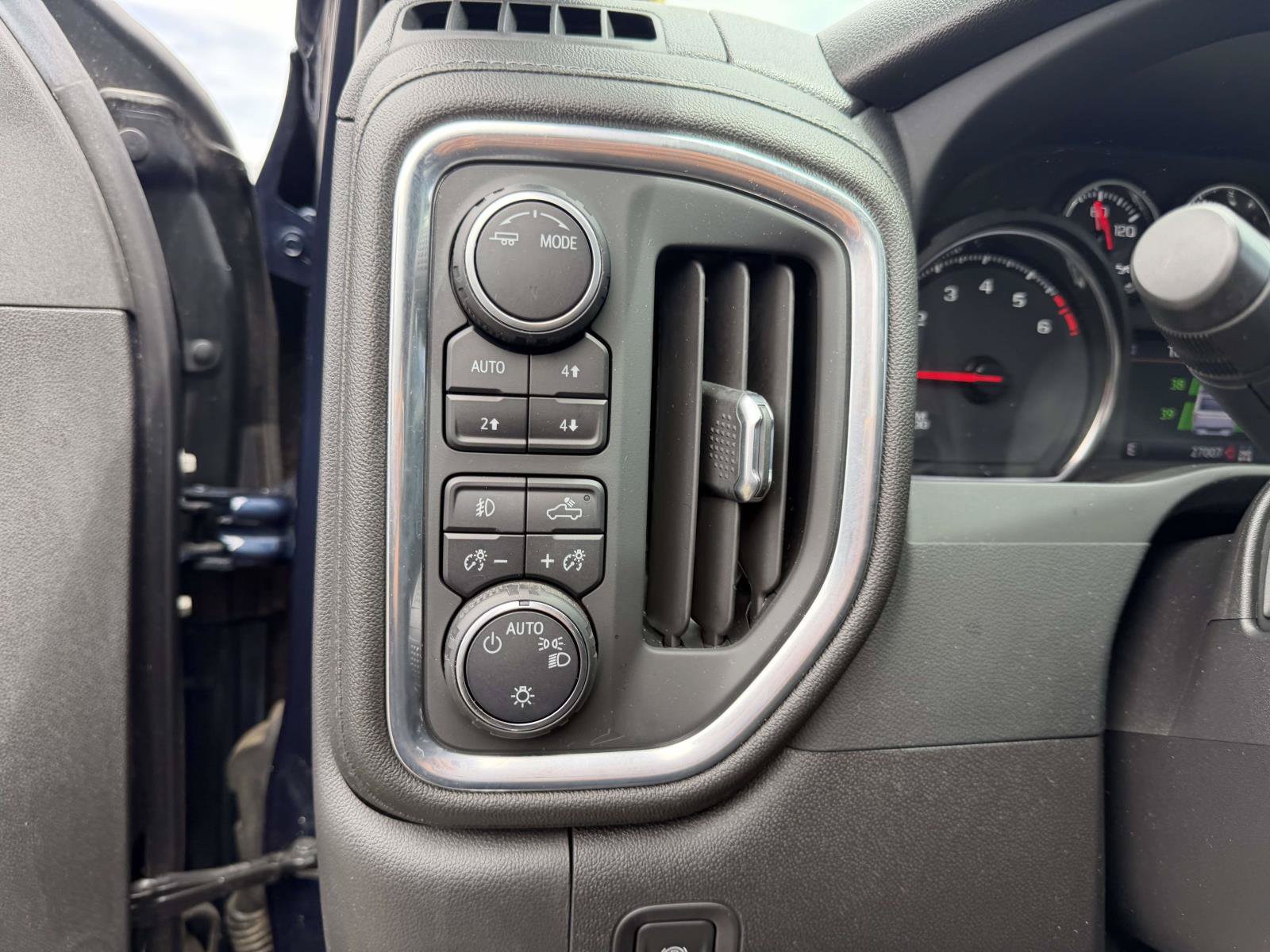 Certified 2022 Chevrolet Silverado 1500 RST w/ LPO, Blackout Package AWD/4WD image 20