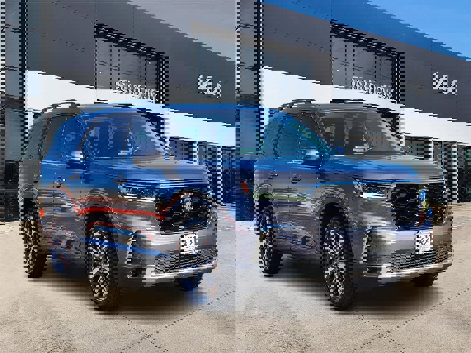 Used 2024 Honda Pilot Touring image 3