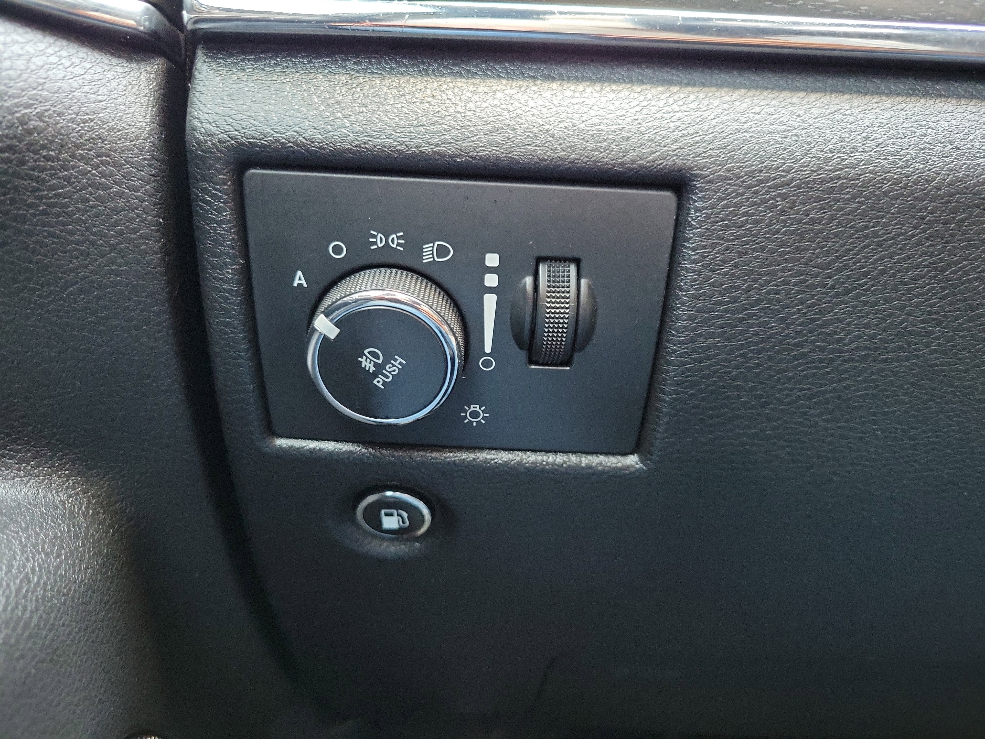 Used 2017 Jeep Grand Cherokee Limited AWD/4WD image 28