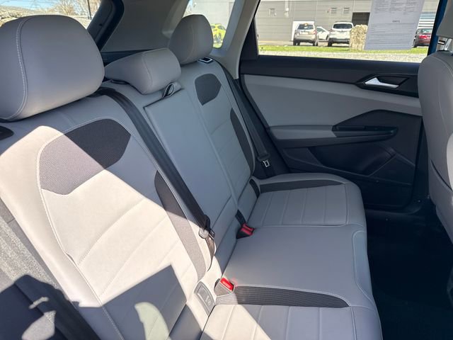 Used 2022 Volkswagen Taos SE w/ Panoramic Sunroof Package image 14