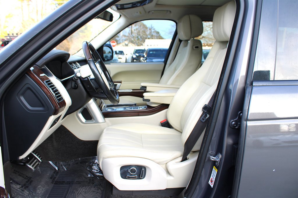 Used 2016 Land Rover Range Rover HSE image 14