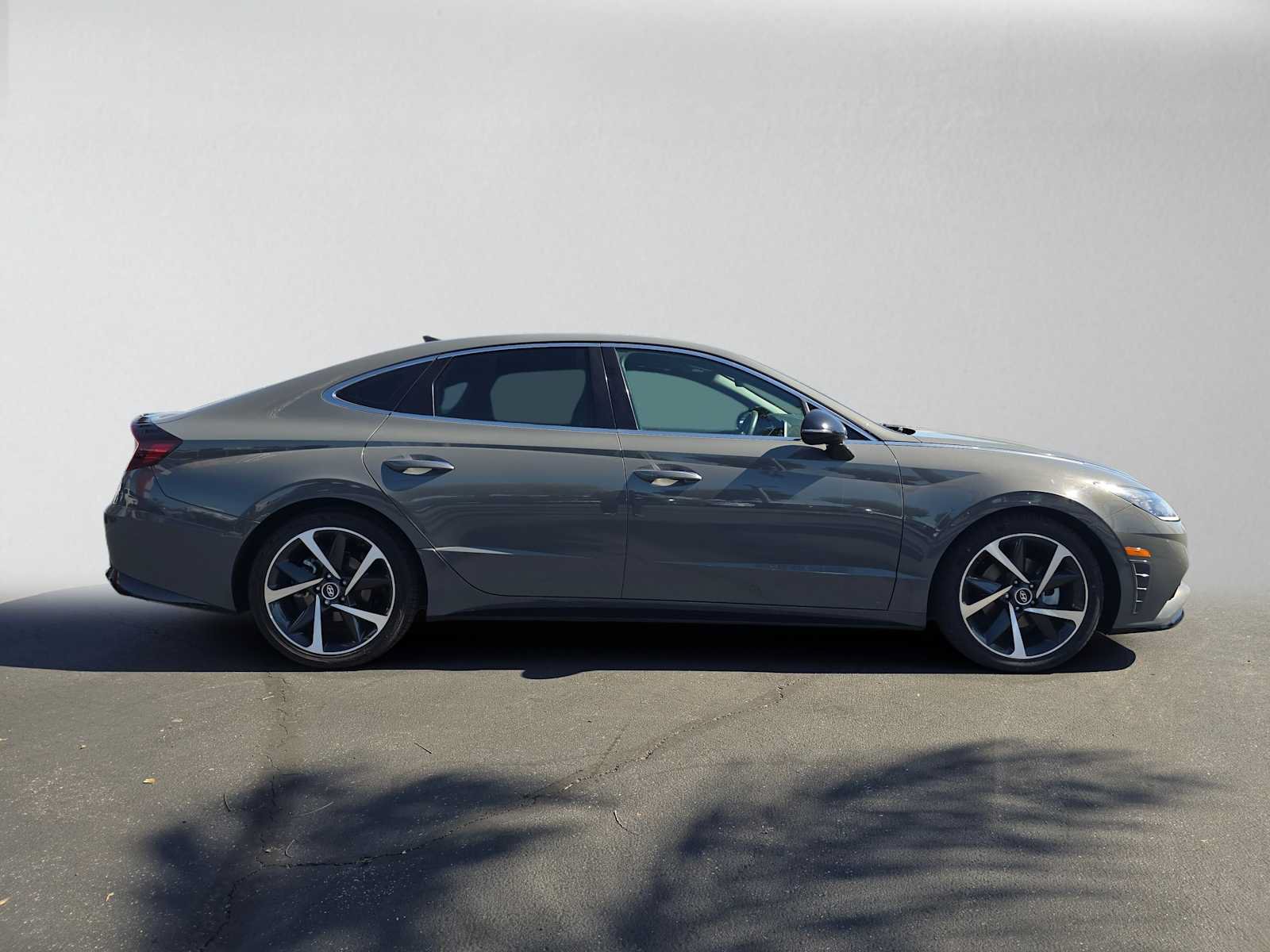 Used 2022 Hyundai Sonata SEL Plus w/ Preferred Accessory Package FWD image 2