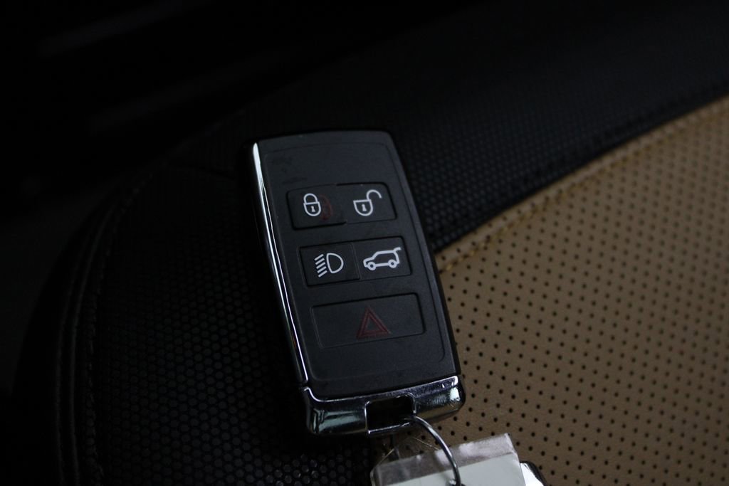 Used 2023 Land Rover Defender 110 X-Dynamic SE AWD/4WD image 29