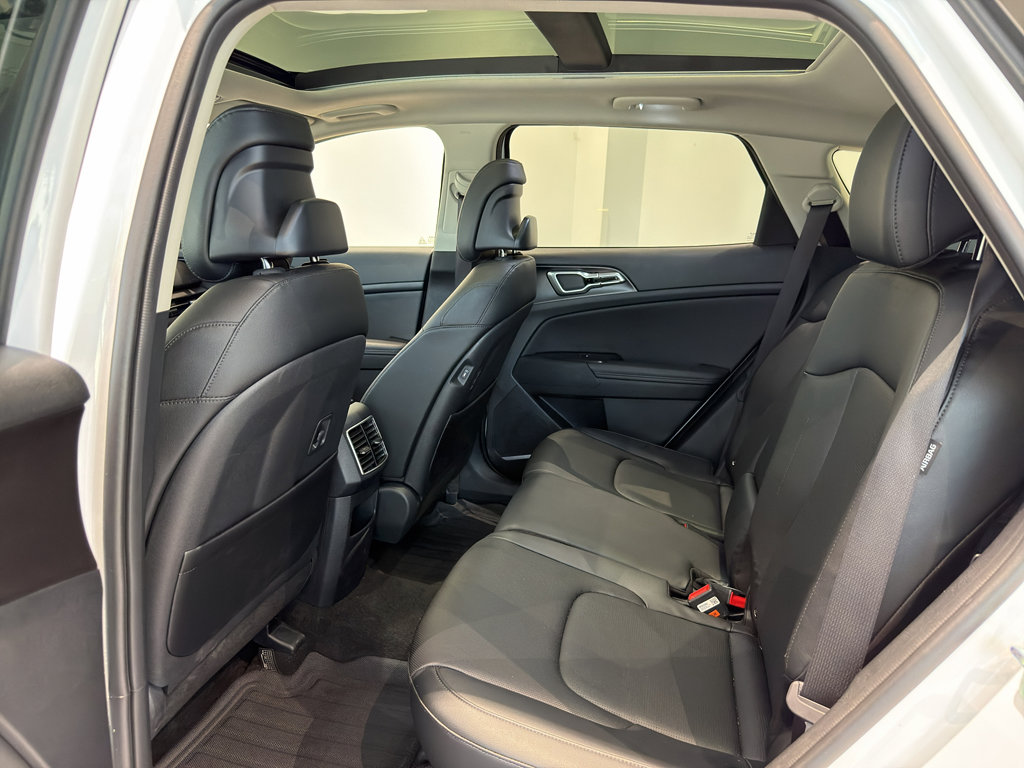 Used 2026 Kia Sportage EX w/ EX Panorama Roof Package FWD image 18