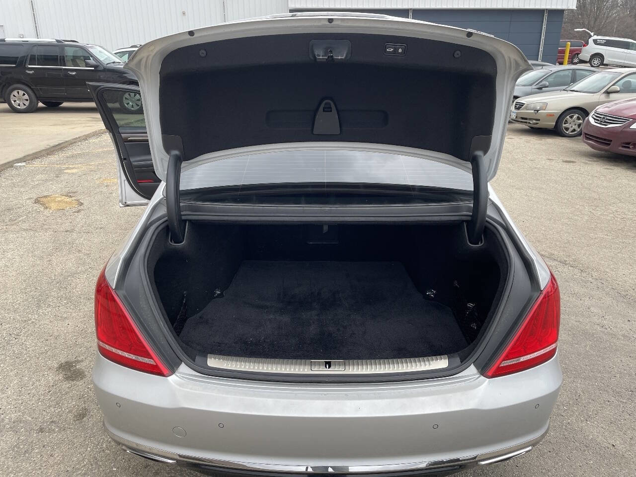 Used 2019 Genesis G90 3.3T Premium image 33