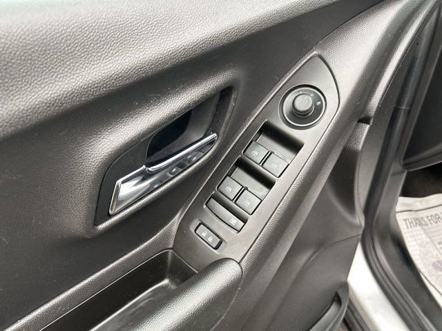 Used 2021 Chevrolet Trax LS w/ Tint and Cruise Package image 12