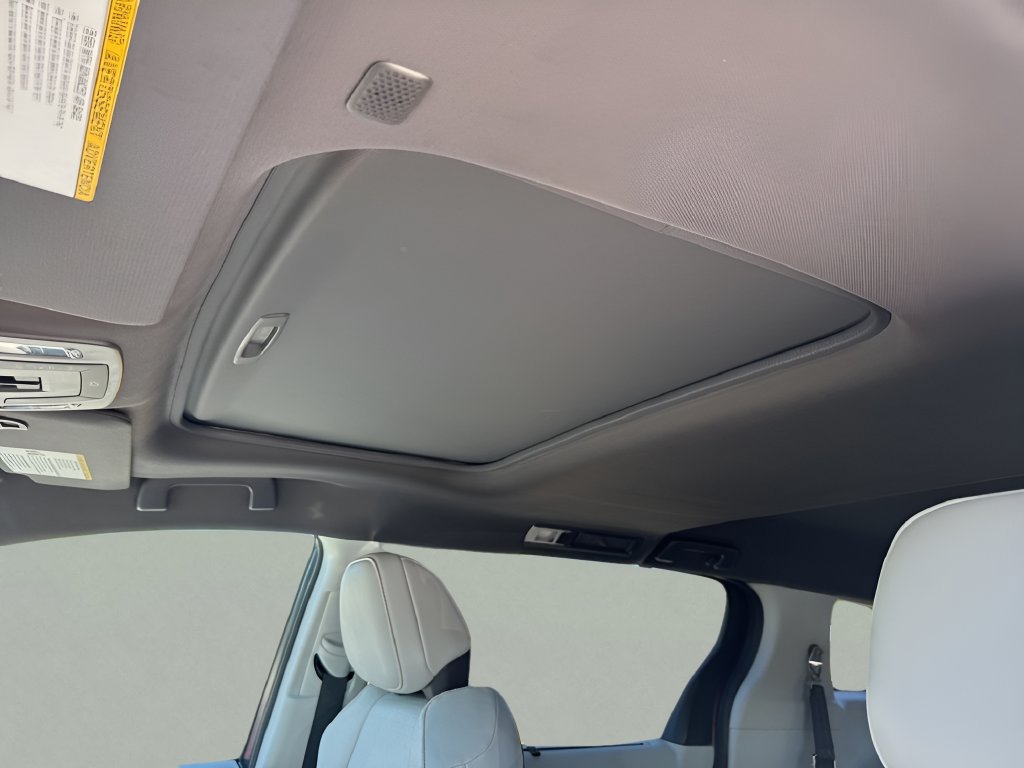 Used 2024 Toyota Sienna XSE w/ XSE Plus Package AWD/4WD image 12