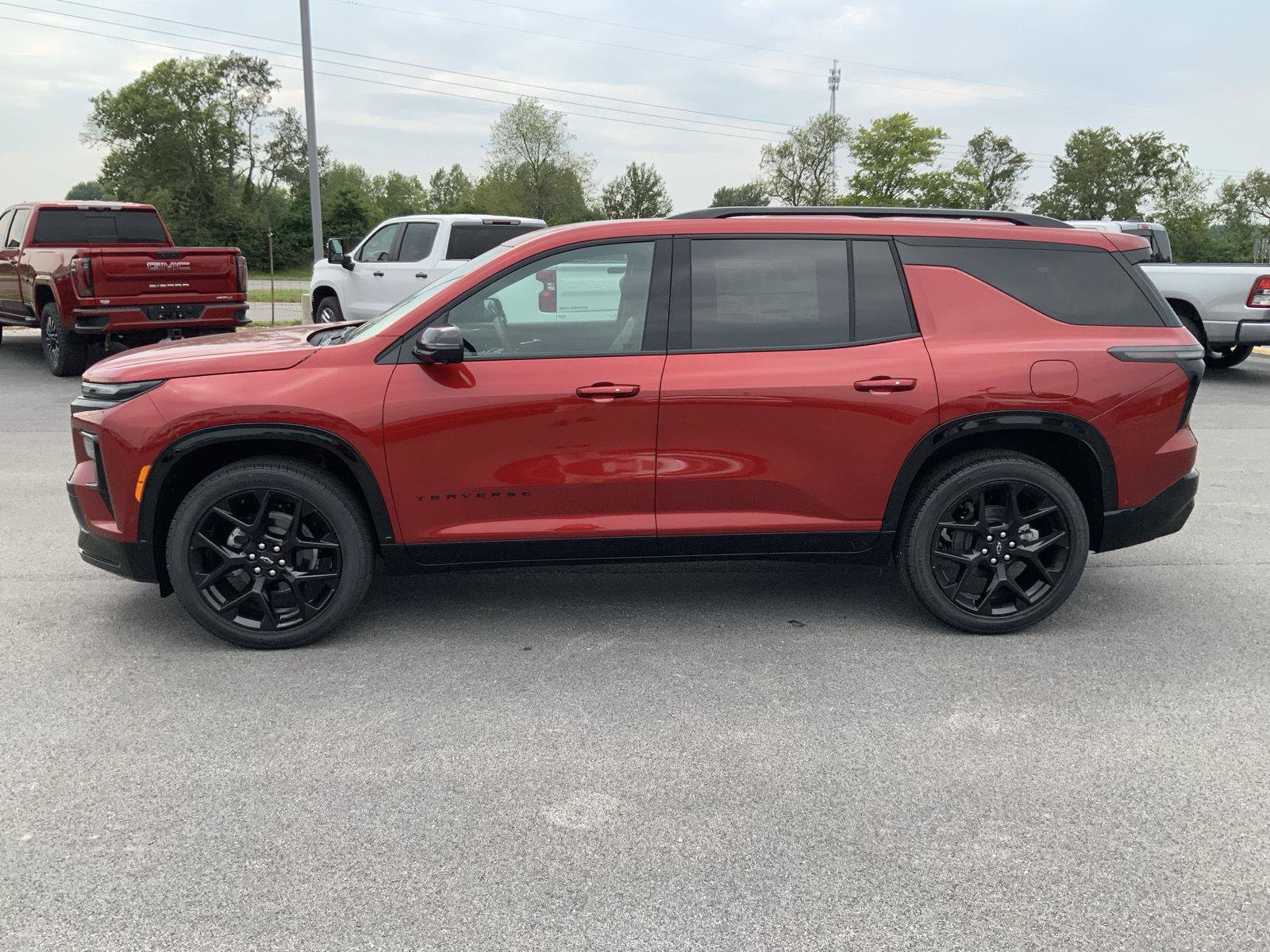 New 2026 Chevrolet Traverse RS w/ LPO, Floor Liner Package FWD image 7