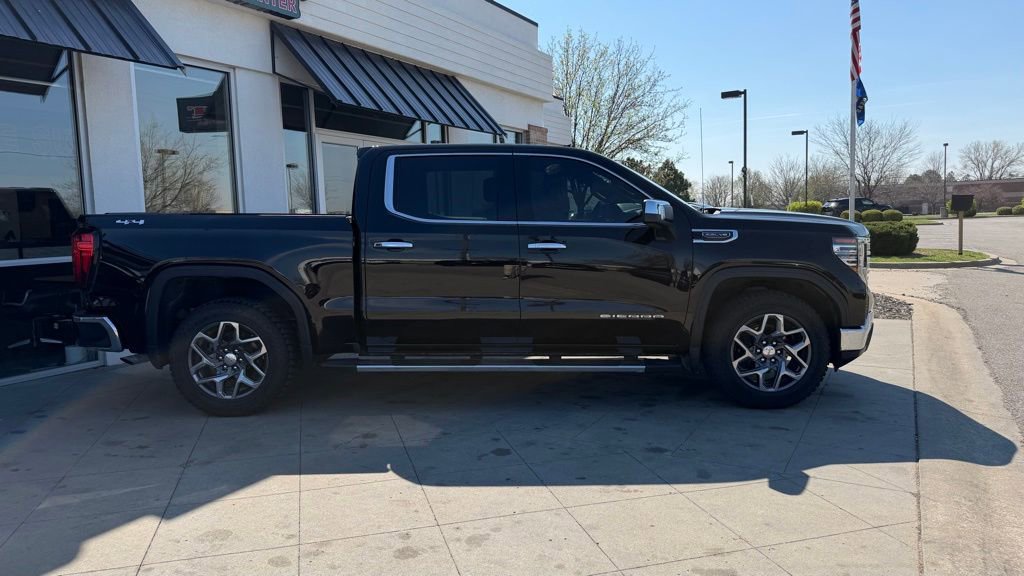 Used 2022 GMC Sierra 1500 SLT w/ SLT Premium Plus Package image 4