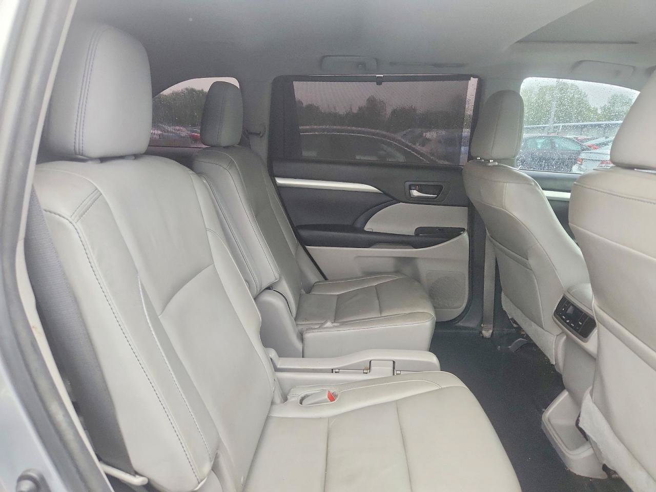 Used 2015 Toyota Highlander XLE AWD/4WD image 9
