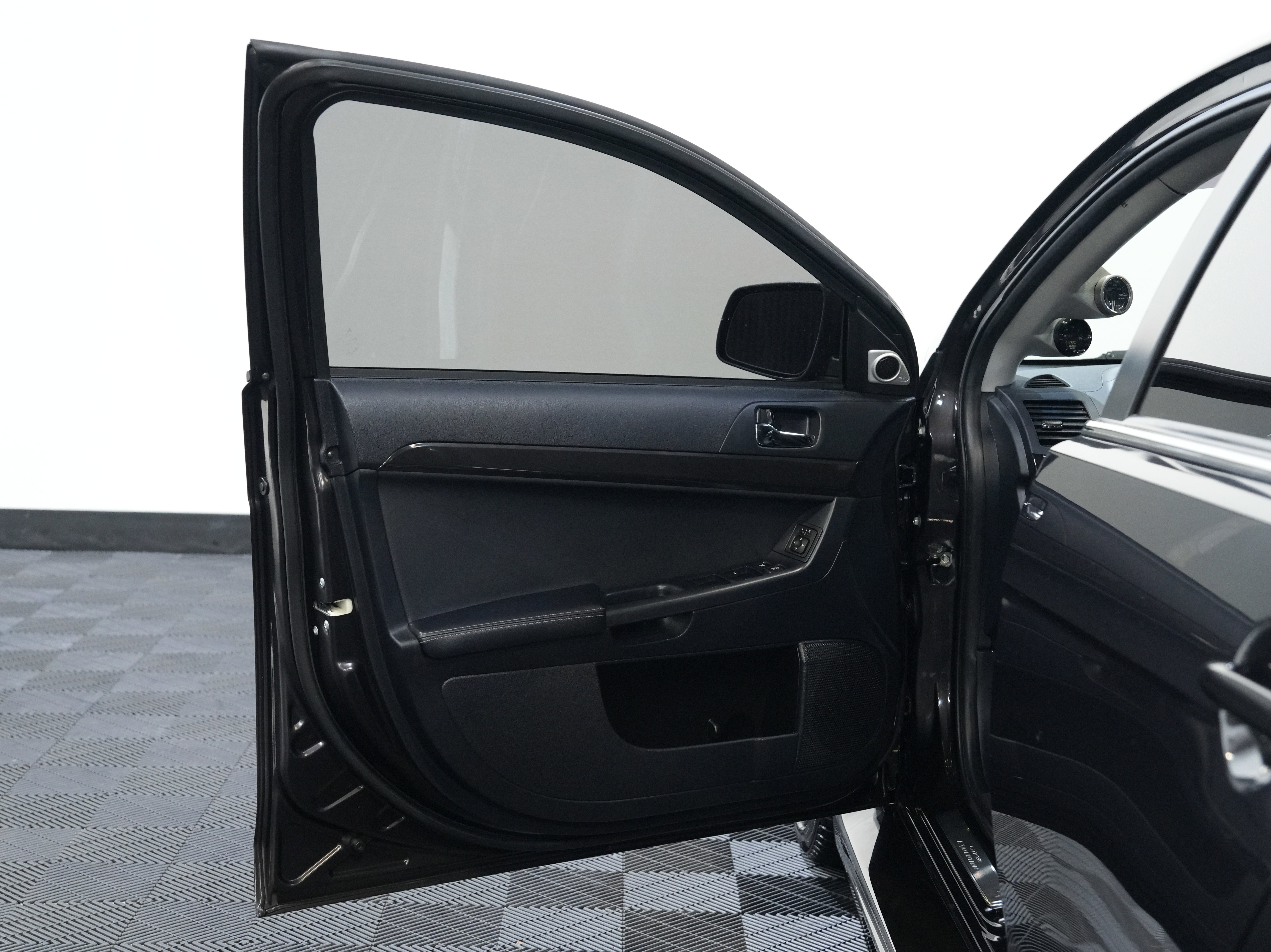 Used 2010 Mitsubishi Lancer Evolution MR image 23