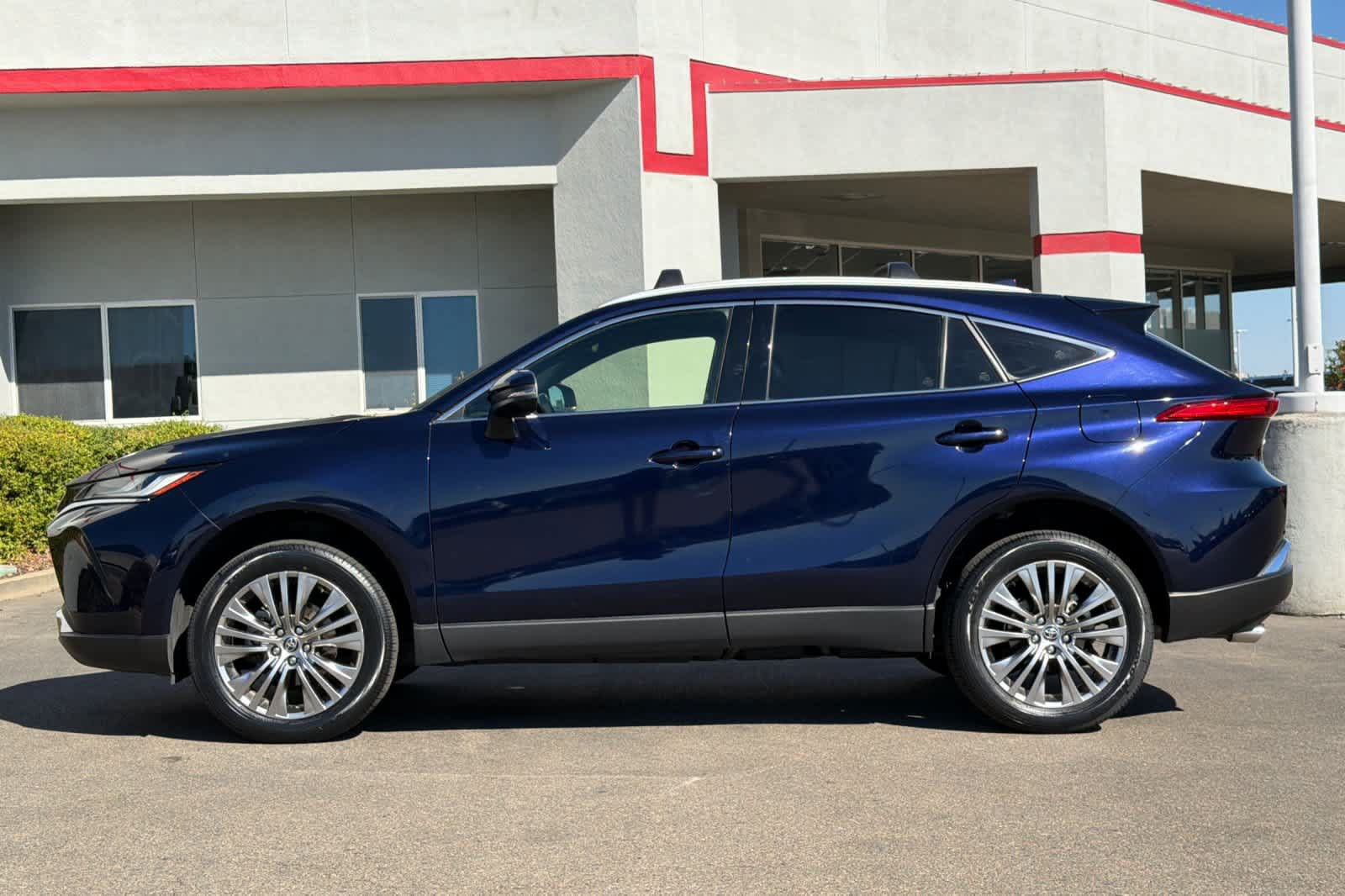 Used 2022 Toyota Venza XLE AWD/4WD image 9
