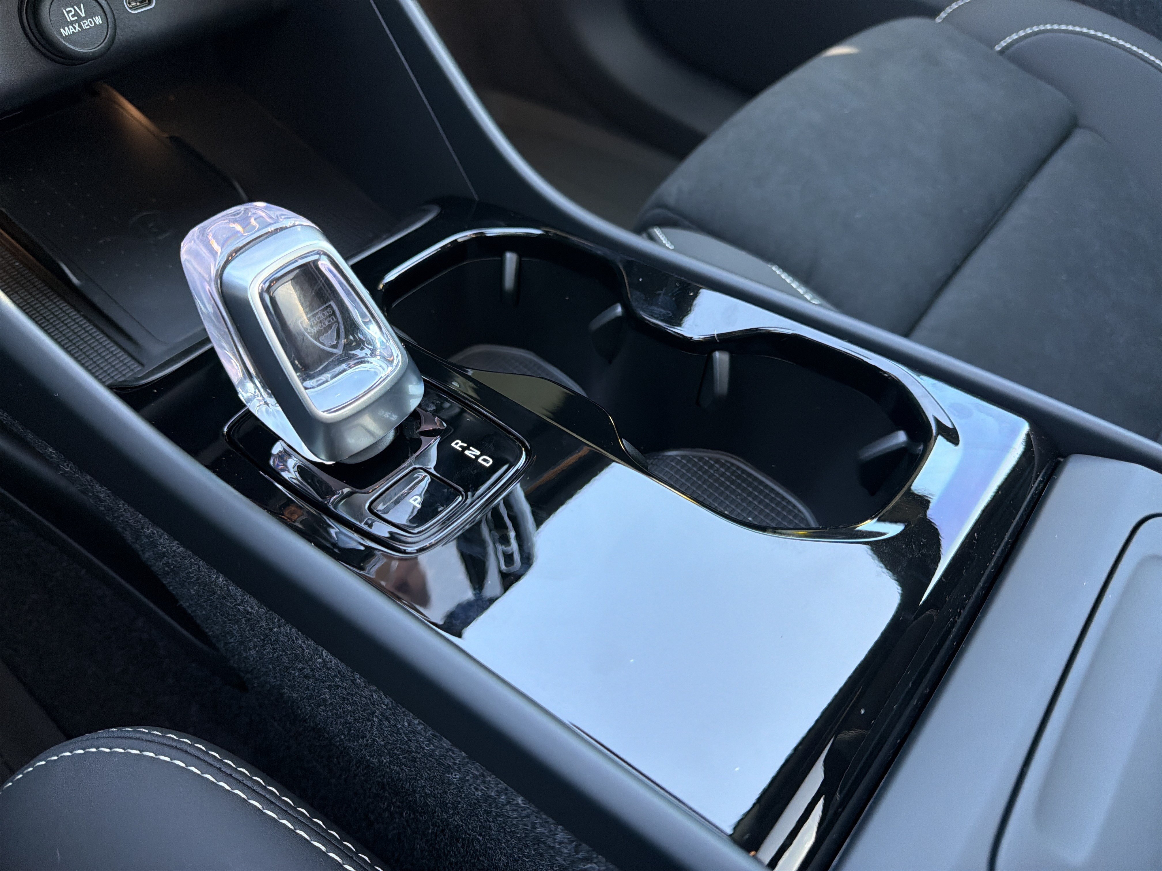 New 2026 Volvo EX40 Ultra AWD/4WD image 29