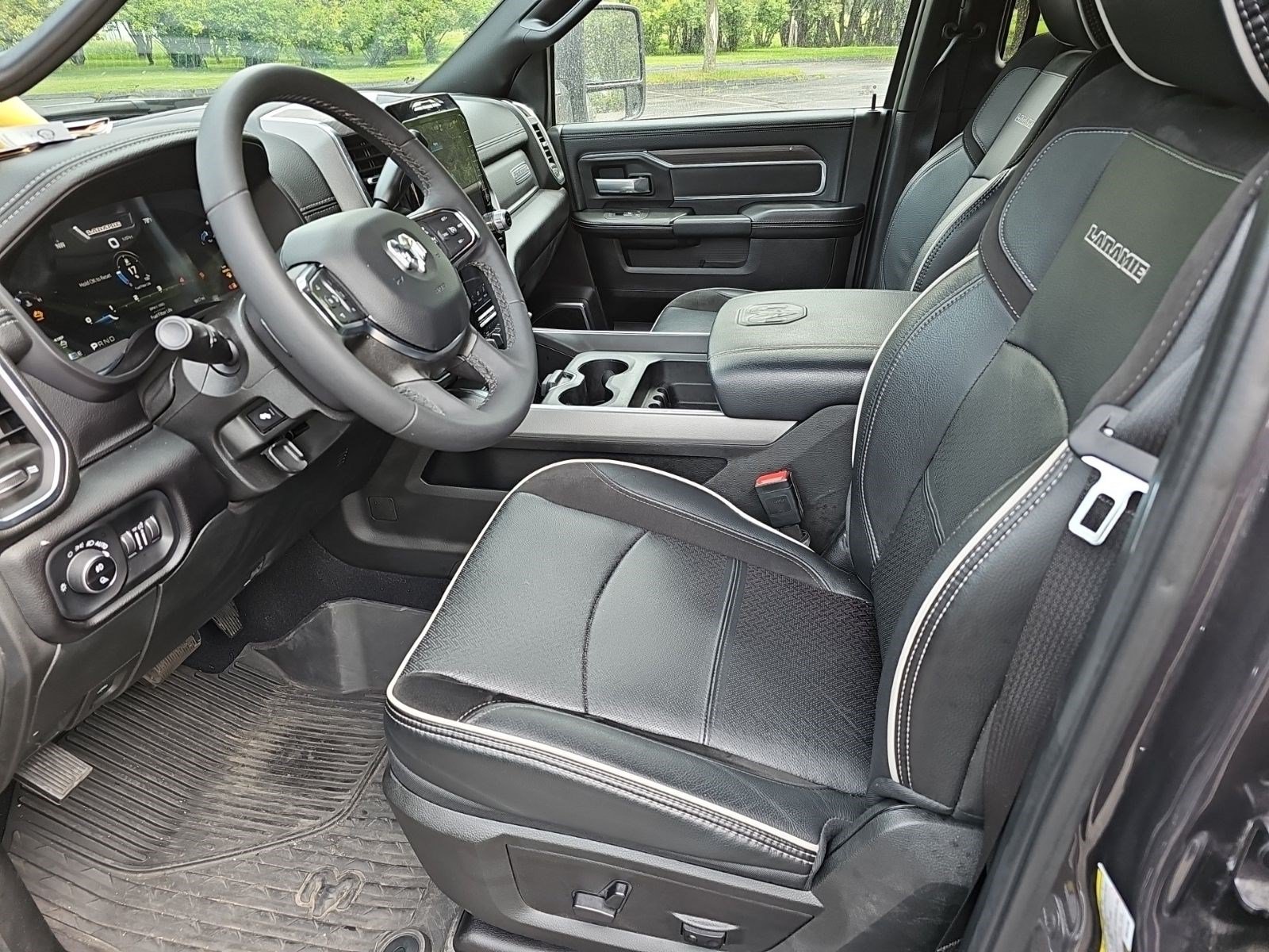 Used 2025 RAM 2500 Laramie AWD/4WD image 18