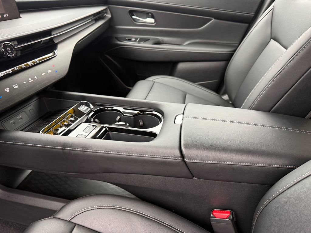 Certified 2025 Nissan Murano SV w/ Cargo Package image 31