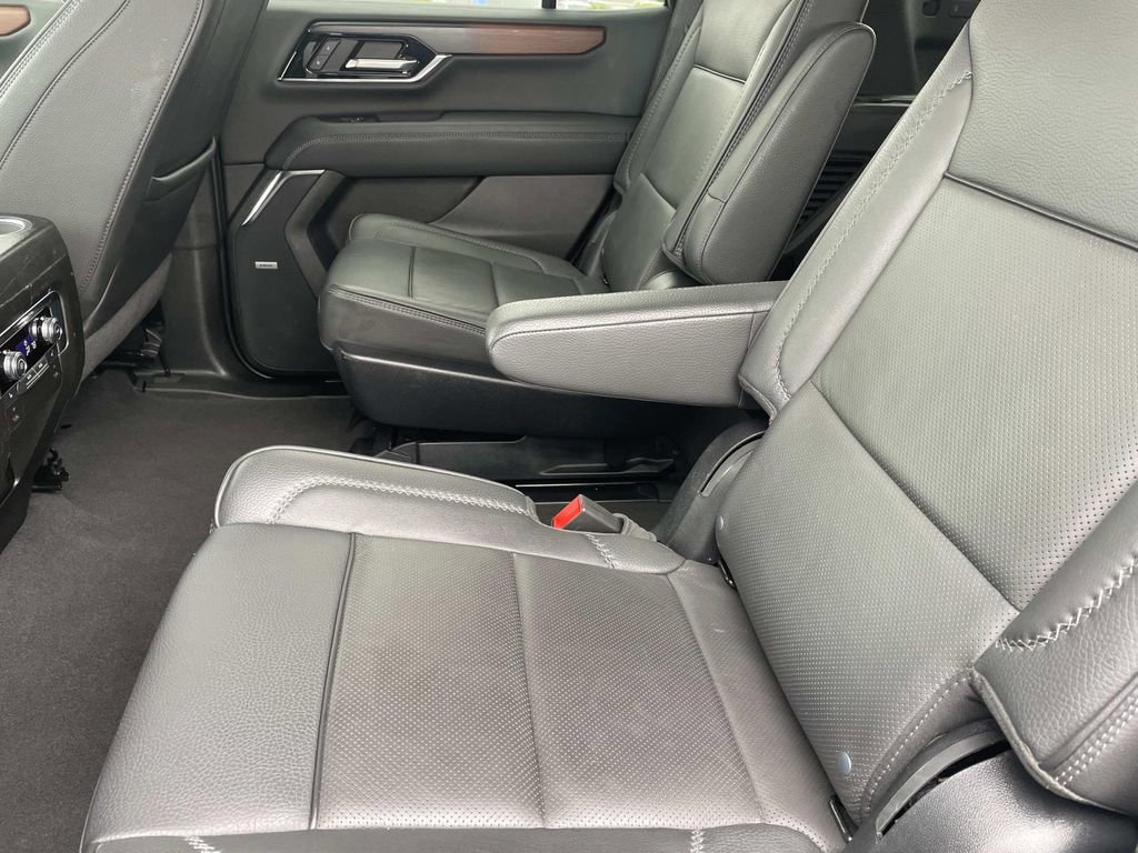 Used 2025 GMC Yukon Denali AWD/4WD image 24