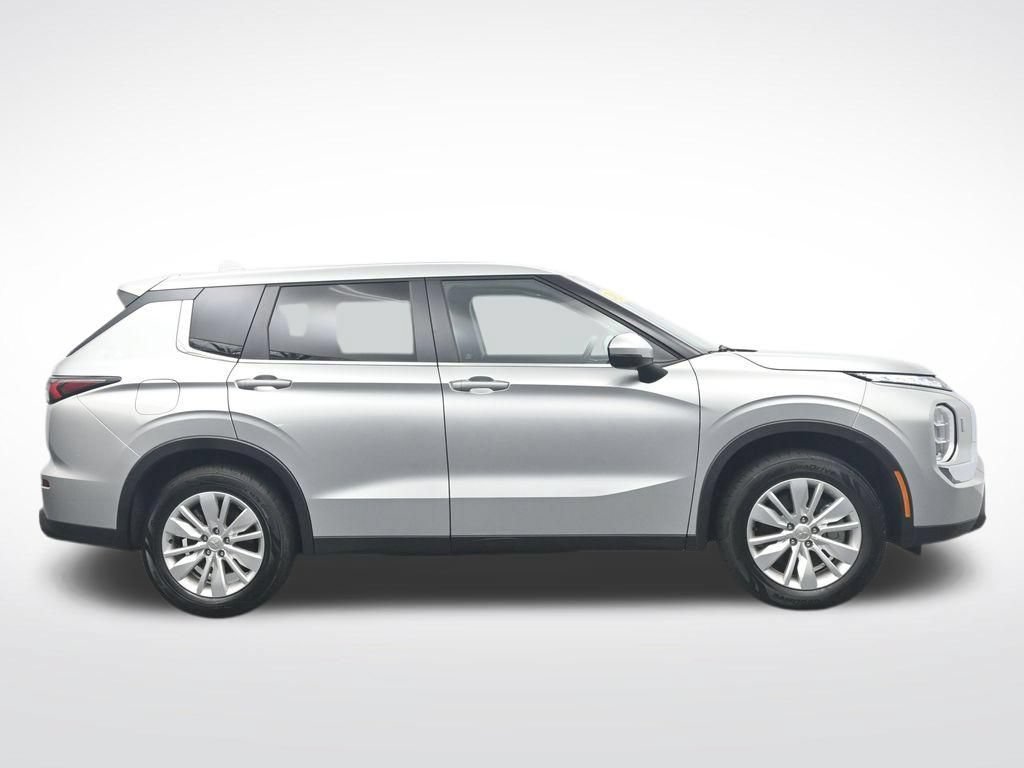 Used 2025 Mitsubishi Outlander ES AWD/4WD image 4