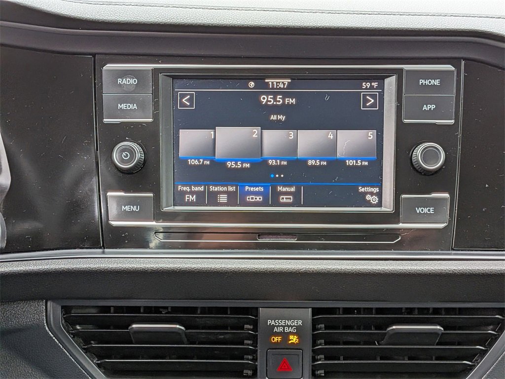 Used 2024 Volkswagen Jetta SE image 17