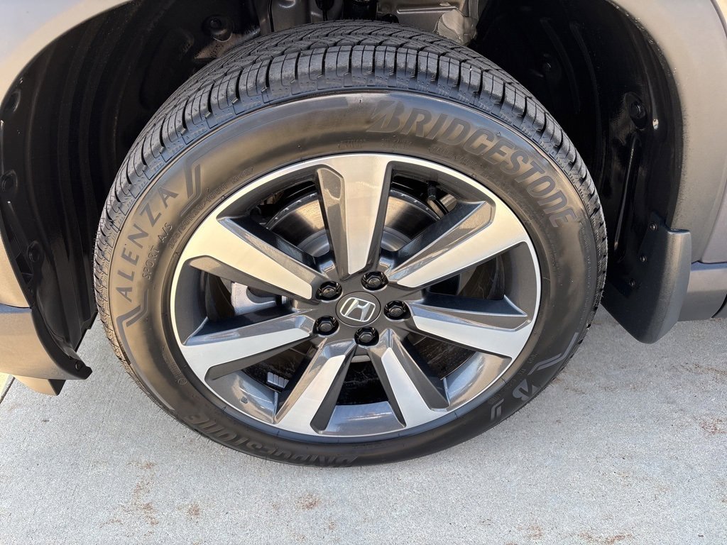 New 2025 Honda Pilot Touring image 10