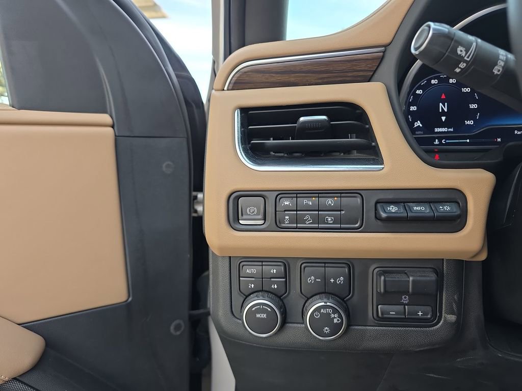 Used 2023 Chevrolet Tahoe Premier w/ Premium Package image 18