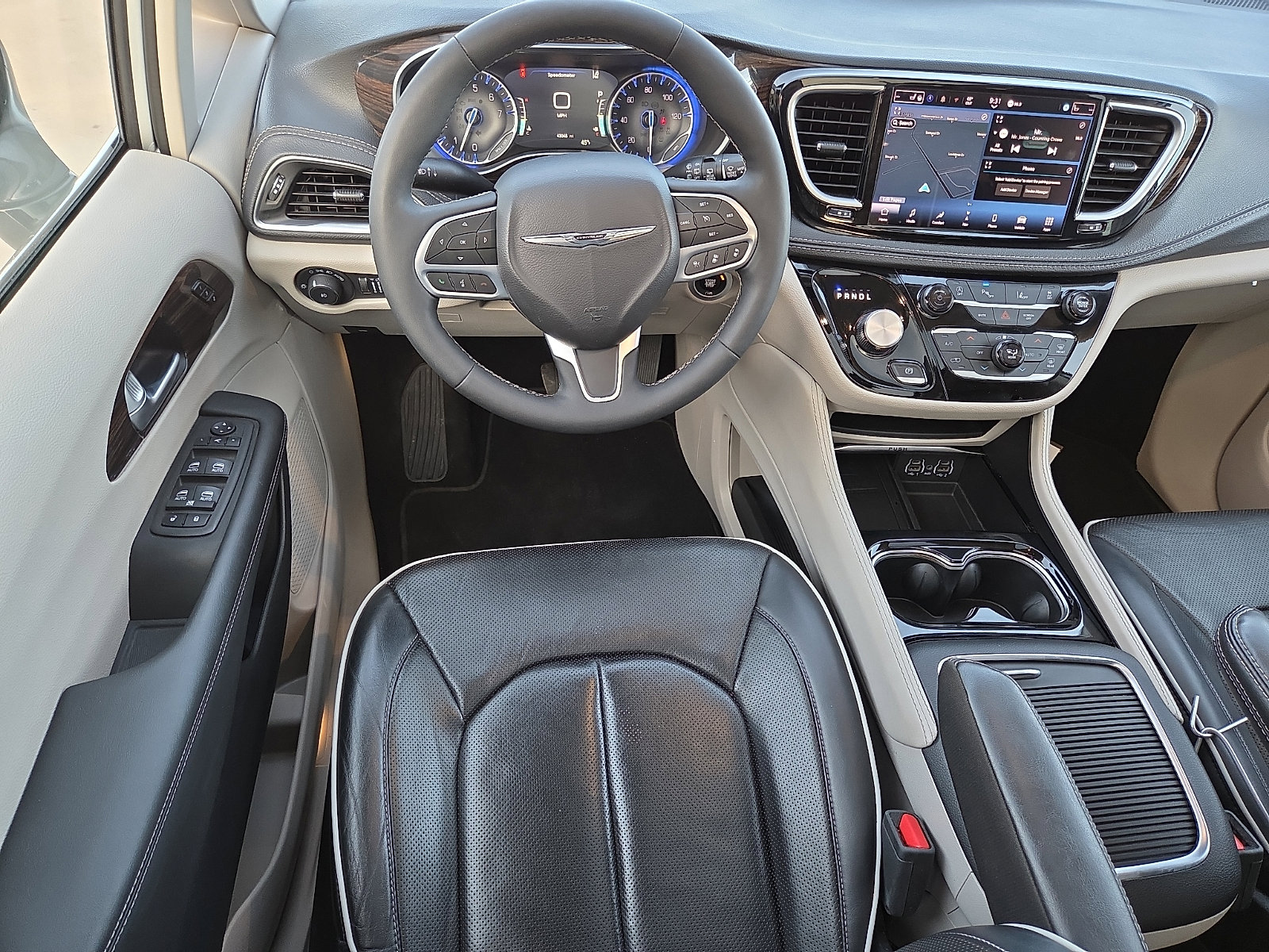 Used 2024 Chrysler Pacifica Limited image 11