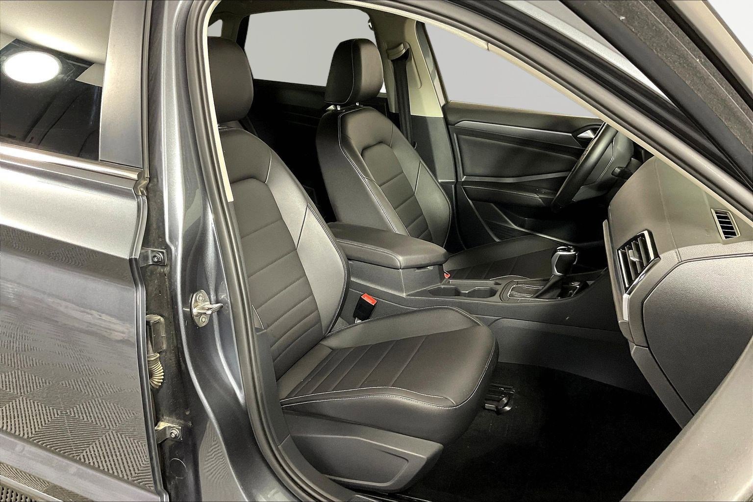 Used 2023 Volkswagen Jetta SE FWD image 27