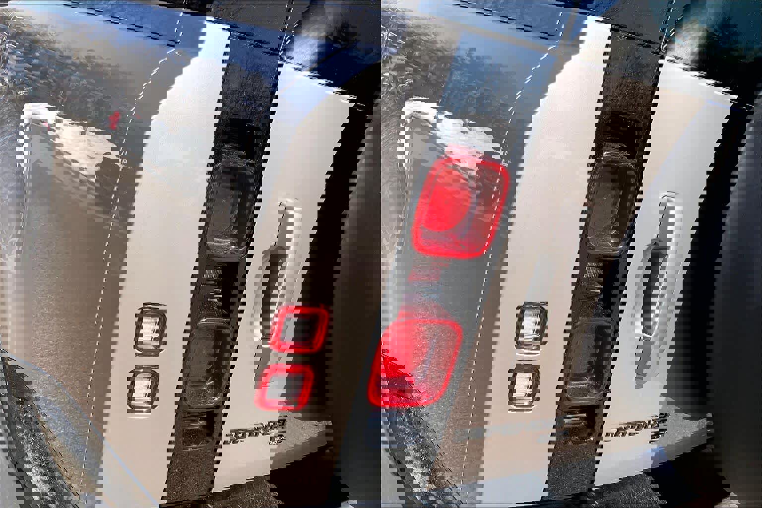 Used 2023 Land Rover Defender 130 X-Dynamic SE image 25