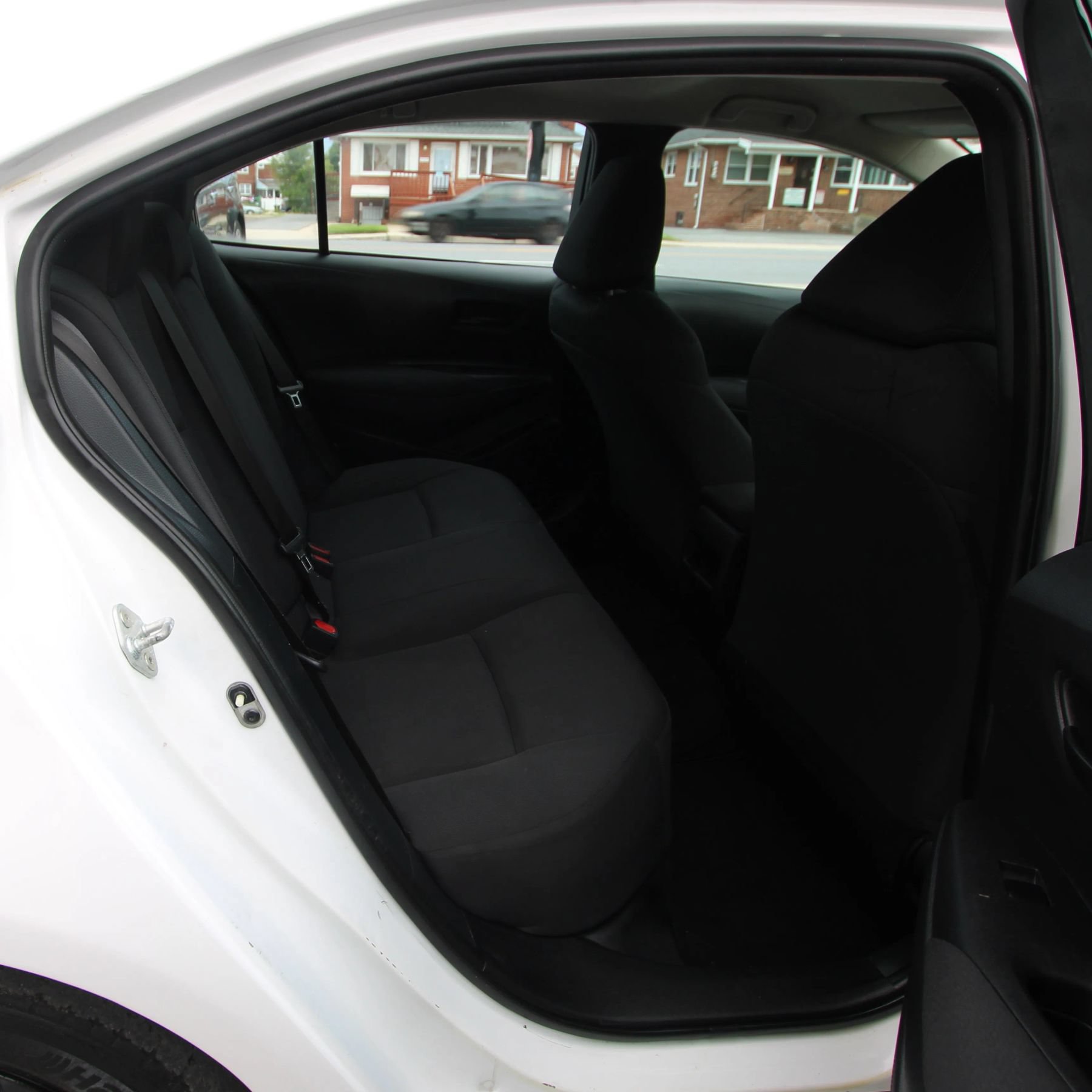Used 2022 Toyota Corolla LE FWD image 12