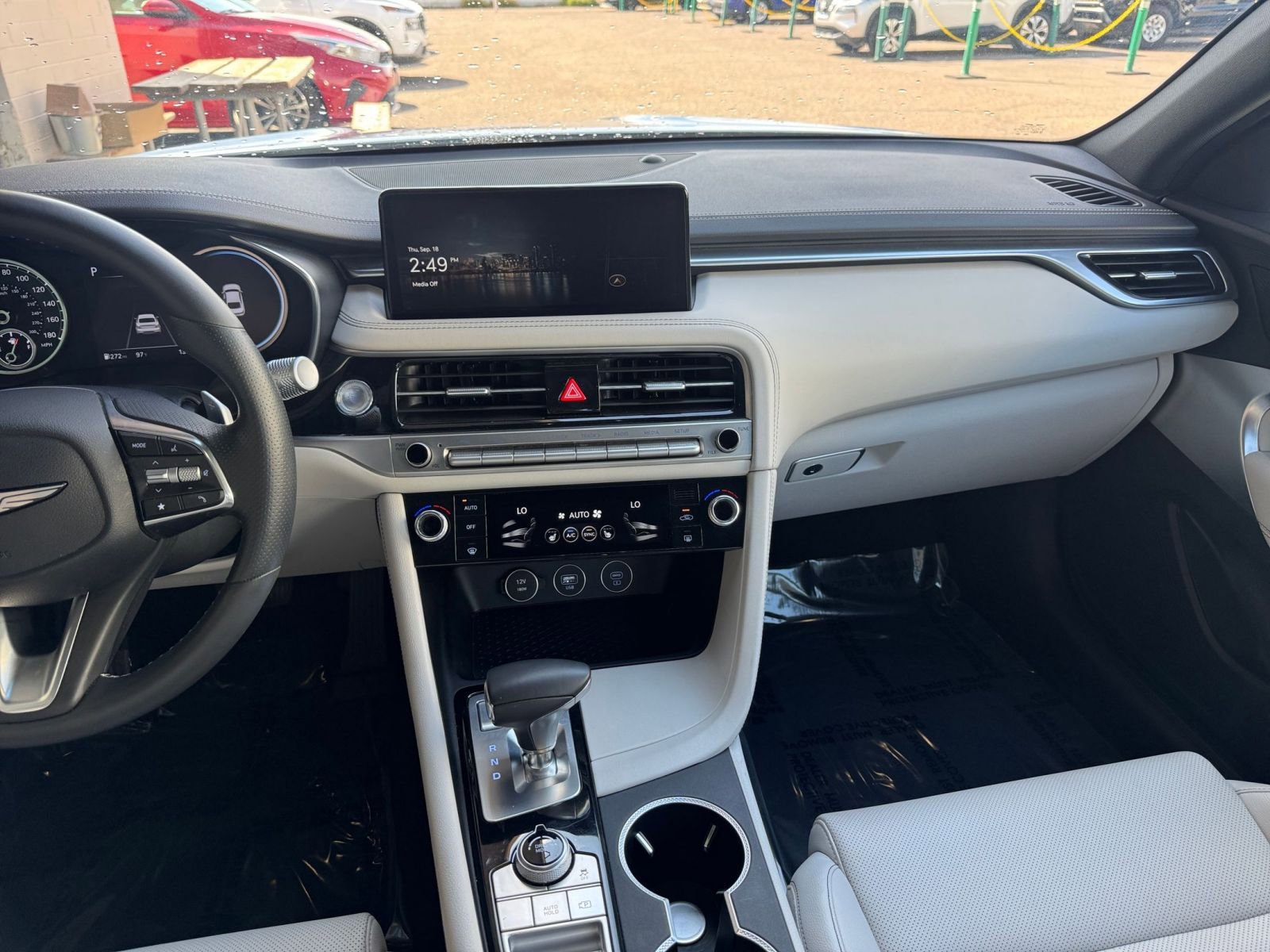 Used 2025 Genesis G70 2.5T image 35