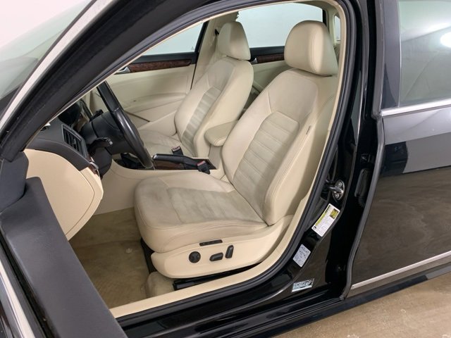 Used 2012 Volkswagen Passat TDI SEL Premium image 26