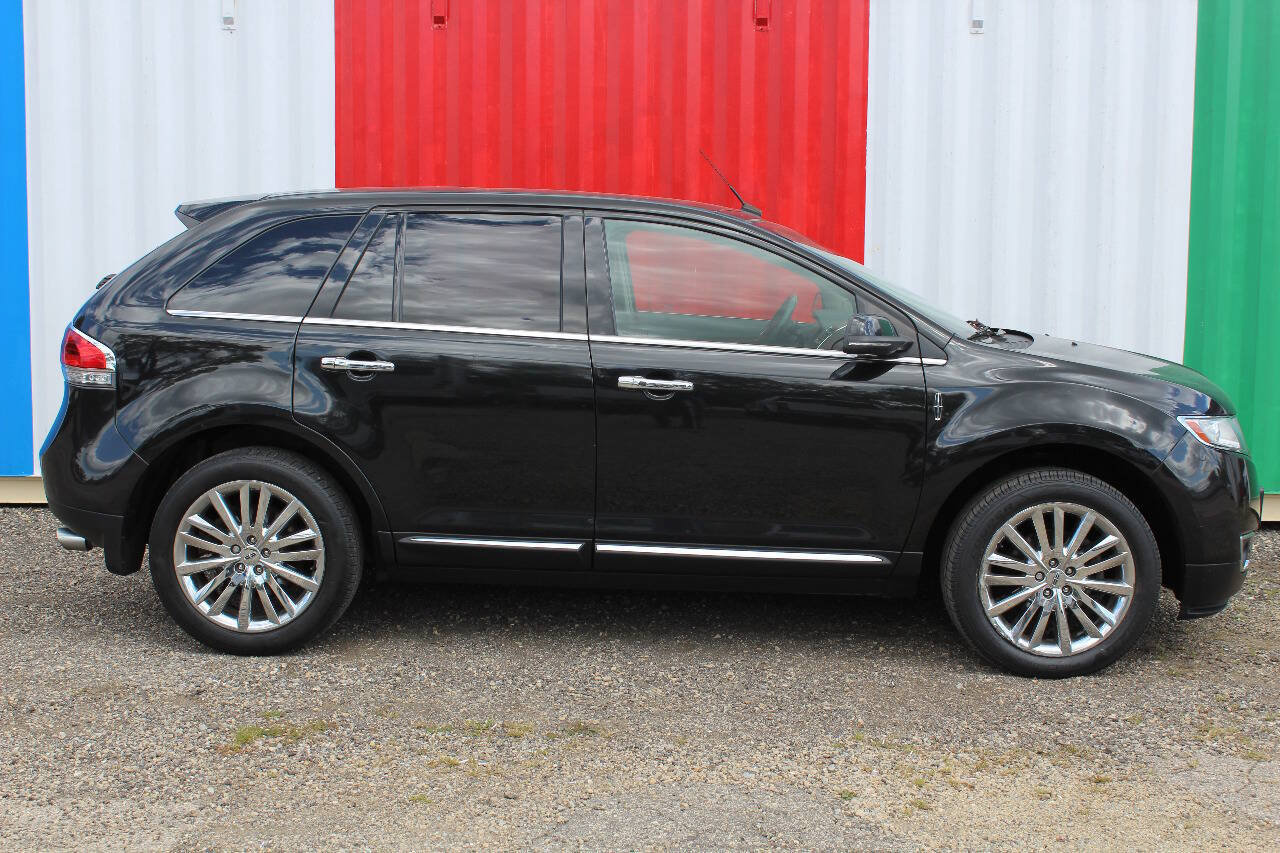 Used 2014 Lincoln MKX AWD w/ Equipment Group 102A image 5
