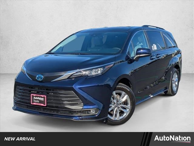 New 2025 Toyota Sienna XLE