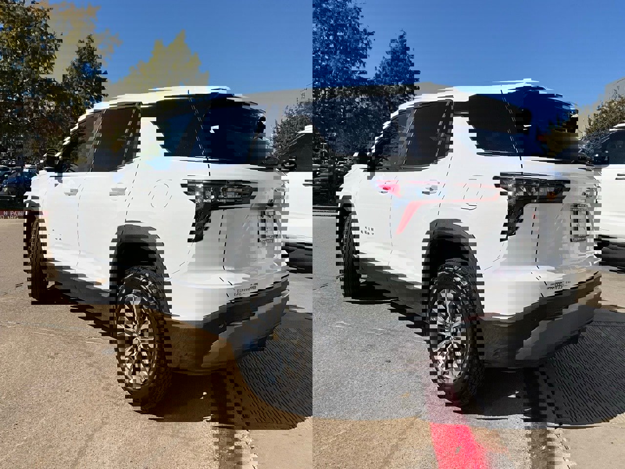 Used 2025 Chevrolet Equinox LT image 8