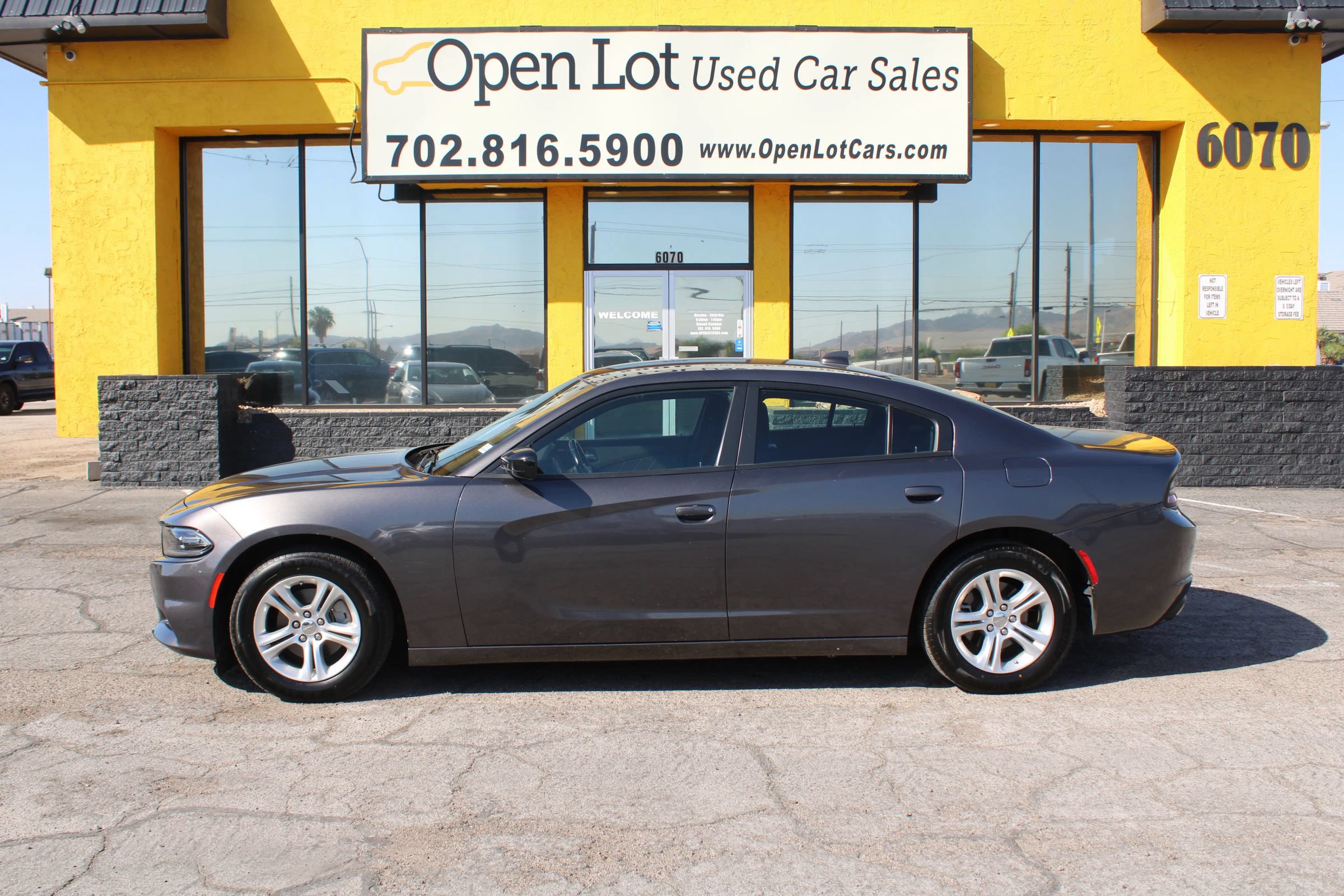 Used 2023 Dodge Charger SXT RWD image 2