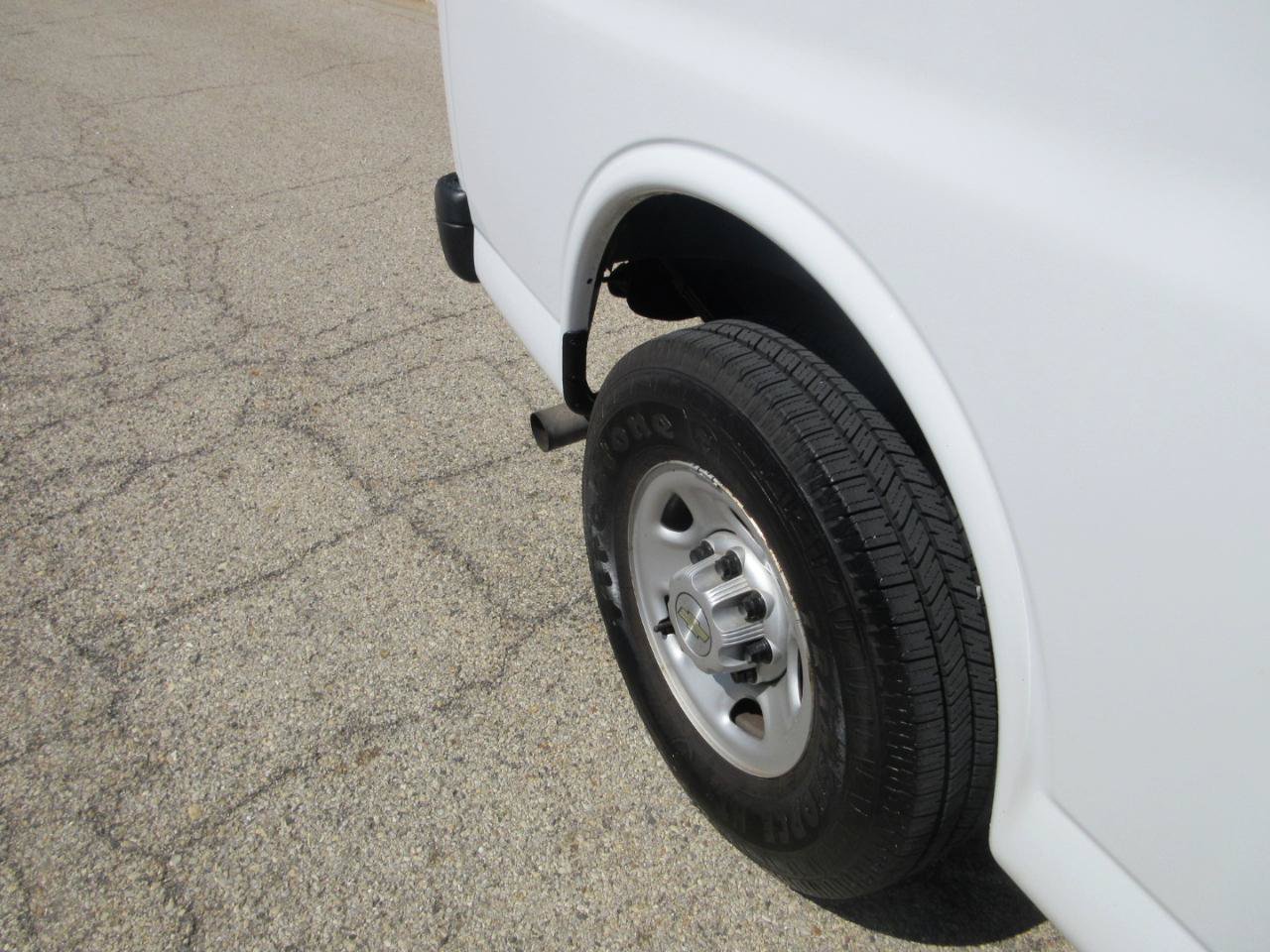 Used 2020 Chevrolet Express 2500 Extended RWD image 16