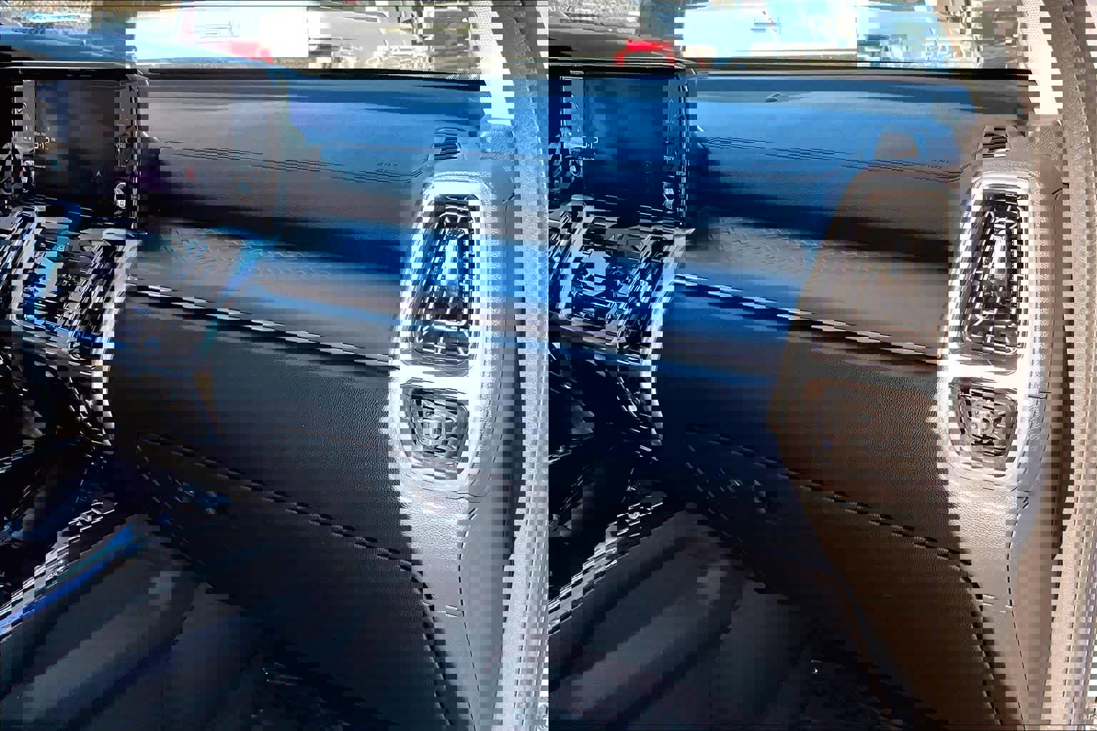 Used 2023 Kia Sorento SX image 18