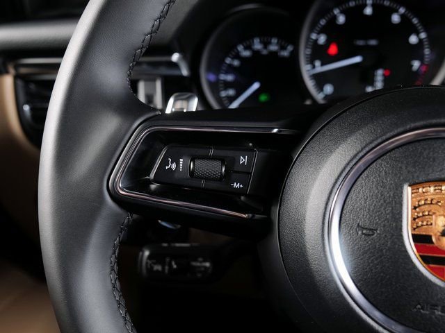 Certified 2026 Porsche Macan AWD/4WD image 21