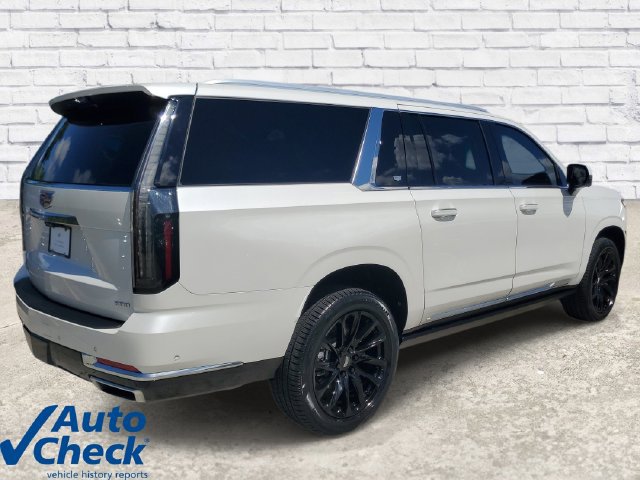 Used 2025 Cadillac Escalade ESV Premium Luxury RWD image 4