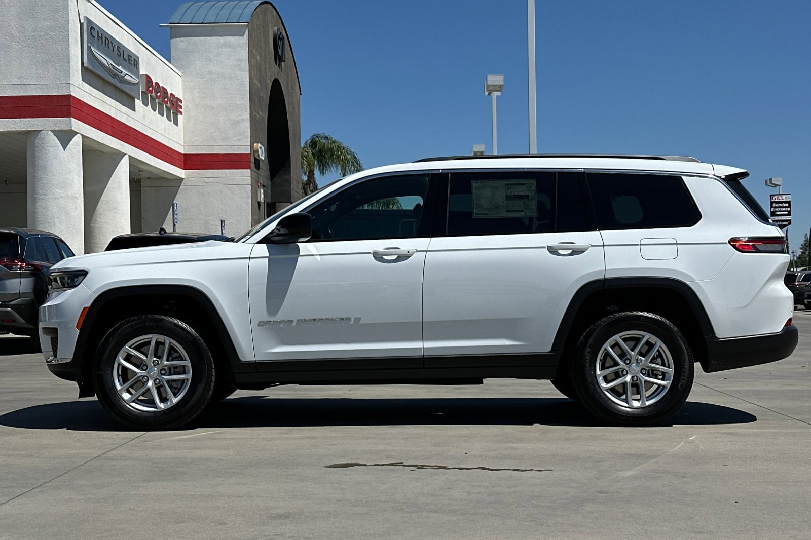 New 2025 Jeep Grand Cherokee L Laredo w/ Luxury Tech Group I image 3