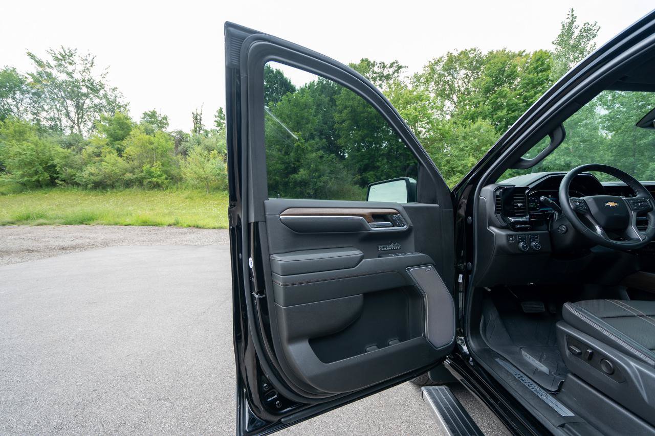 Used 2023 Chevrolet Silverado 1500 High Country w/ High Country Premium Package AWD/4WD image 12