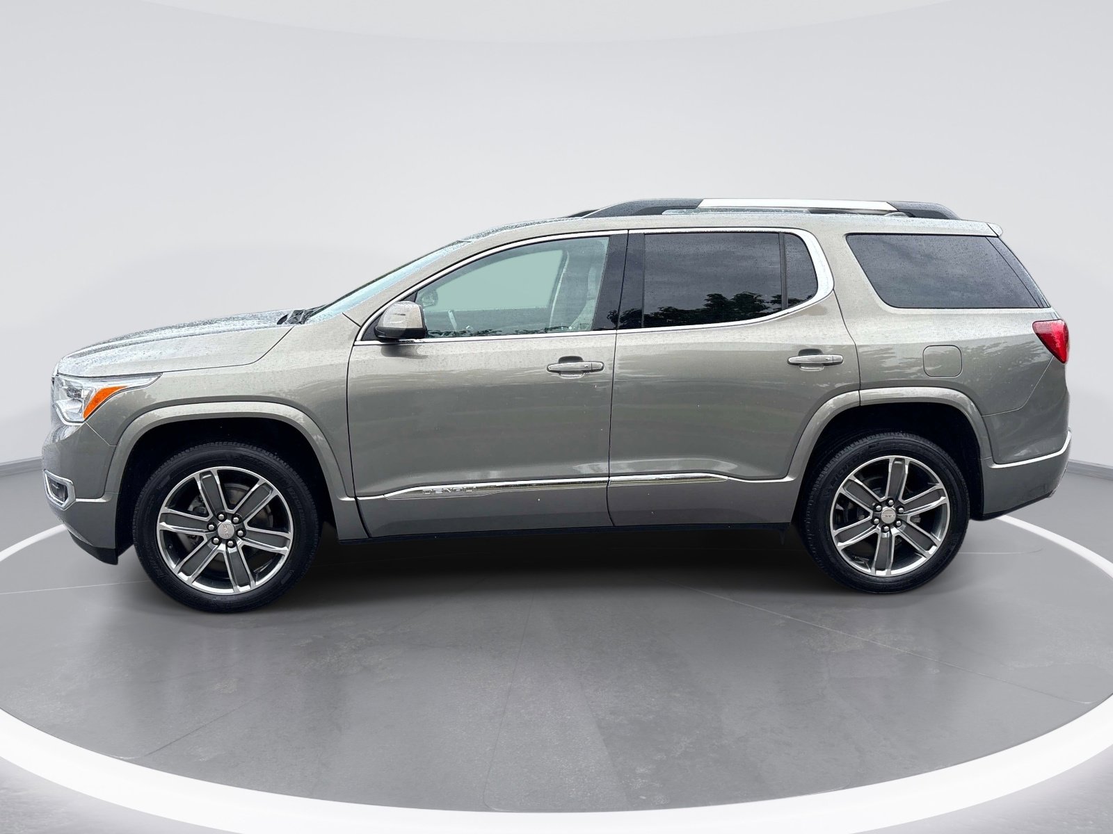 Used 2019 GMC Acadia Denali w/ Technology Package FWD image 5