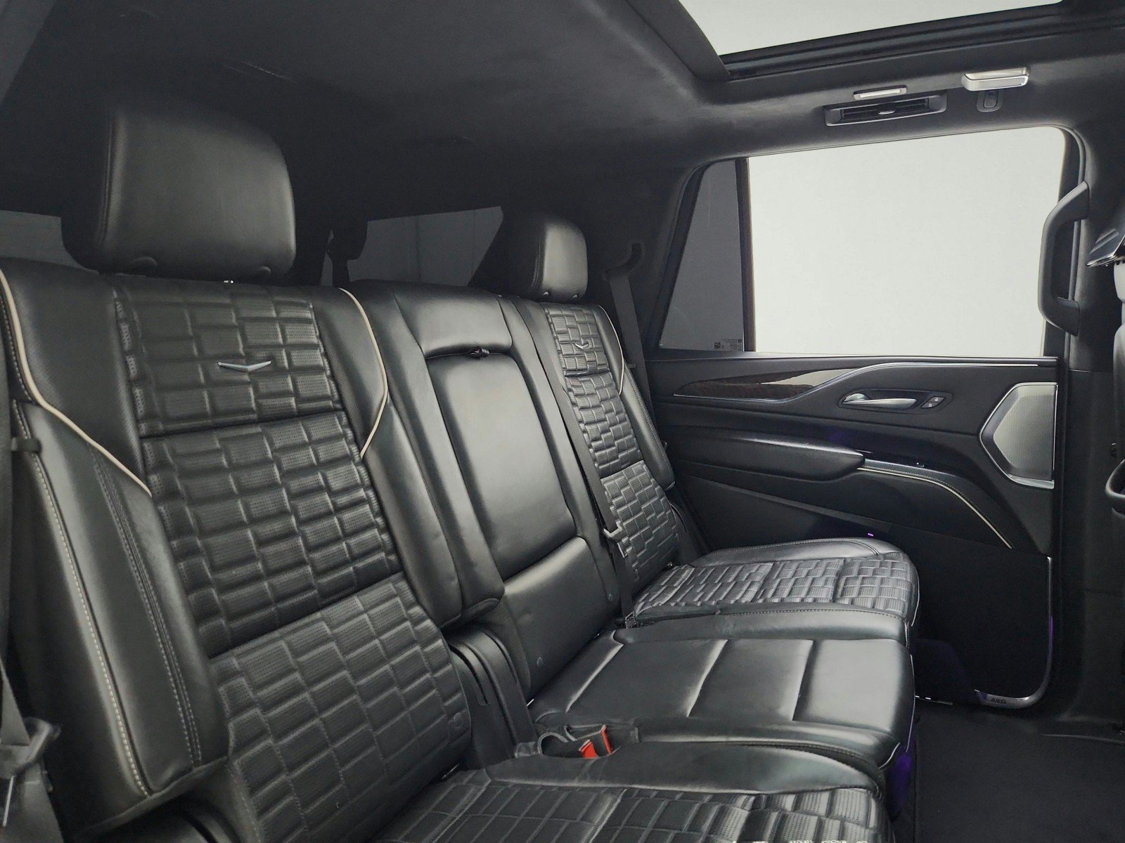 Used 2024 Cadillac Escalade Sport Platinum w/ LPO, ONYX Package AWD/4WD image 22