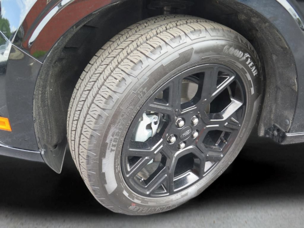 Used 2026 Ford Maverick Lobo AWD/4WD image 25